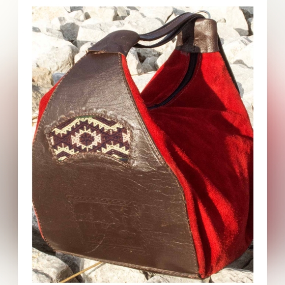 ZYGGY'S VERSATILE SUÈDE BACKPACK - Picture 5 of 7